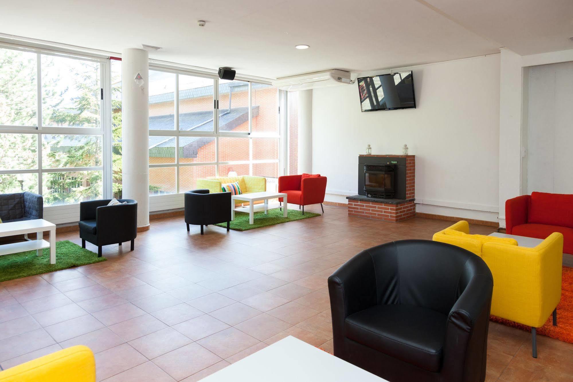 Residencia Albergue Jaca Esterno foto